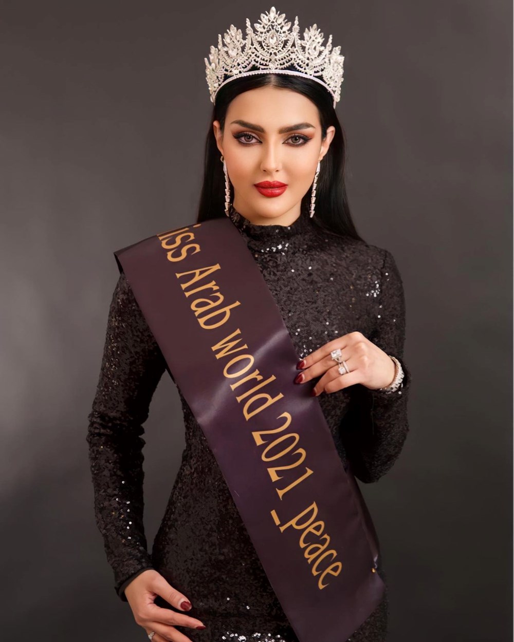 Suudi Arabistanlı model şimdi de Kainat Güzeli olmak için yarışacak 3 Ülke tarihine geçti! Suudi Arabistanlı model şimdi de Kainat Güzeli olmak için yarışacak - 4