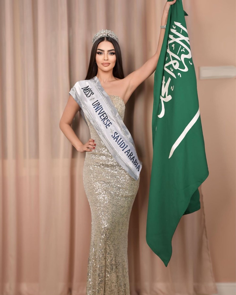 Suudi Arabistanlı model şimdi de Kainat Güzeli olmak için yarışacak 5 Ülke tarihine geçti! Suudi Arabistanlı model şimdi de Kainat Güzeli olmak için yarışacak - 6