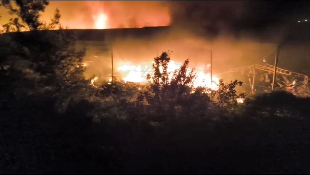 Diyarbakır'da yıldırım düşen depoda yangın: 20 milyon liralık zarar oluştu - 12