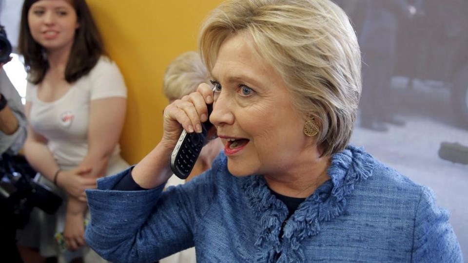Demokrat Parti başkan adayı Hillary Clinton'ın seçim kampanyasının Rusya'nın siber saldırısına maruz kaldığı ileri sürülüyor.