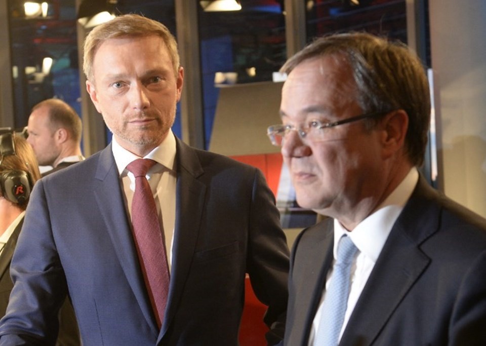 Kuzey Ren Vestfalya'daki seçimlerin bir diğer galibi ise Hür Demokrat Parti FDP'nin lideri Christian Lindner oldu. Eyaleti önümüzdeki 5 yıl CDU-FDP koalisyonu yönetecek.