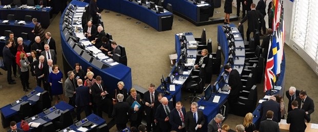 avrupa parlamento ingiltere serbest dolaşım020317.jpg