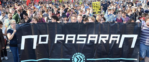 Aşırı sağcılara karşı yürüdüler
