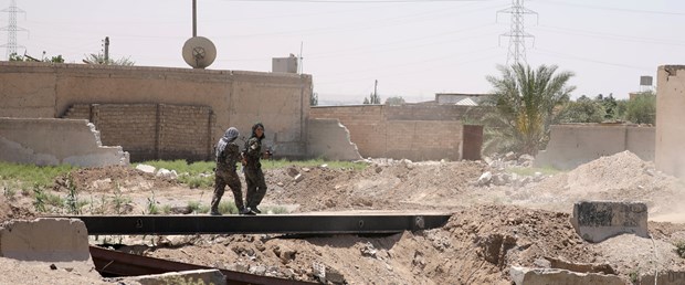 2017-06-11T201420Z_2006983921_RC1AA011E380_RTRMADP_3_MIDEAST-CRISIS-SYRIA-RAQQA.JPG