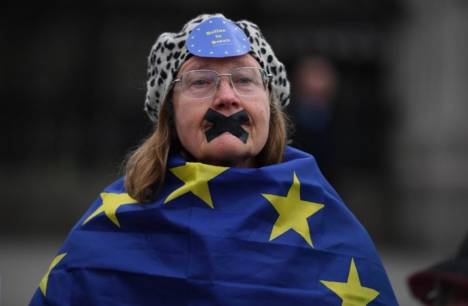 İngiltere'de Başbakan Theresa May'in "Brexit" konusunda ana muhalefet partisi İşçi Partisi'ni de ikna etmesi gerekiyor. Ancak bu çok zorlu bir süreç olacak.