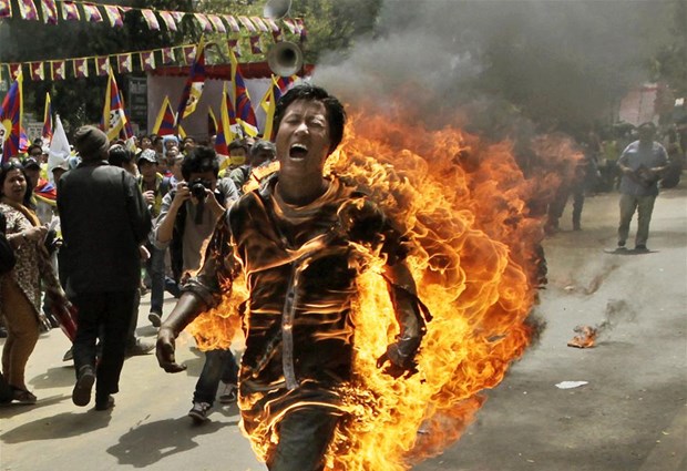 Çinlilerin Protesto eylemleri resimleri ile ilgili görsel sonucu
