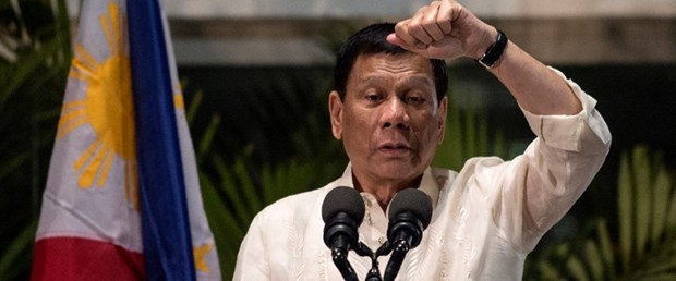 filipinler duterte yolsuzluk040417.jpg