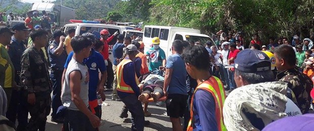 filipinler otobüs kaza180417.jpg