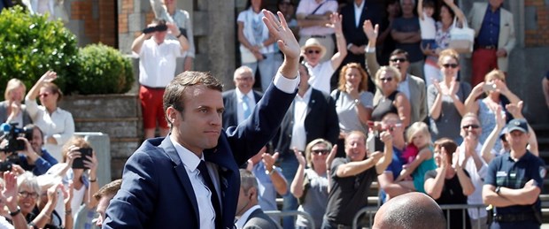 macron2.jpg