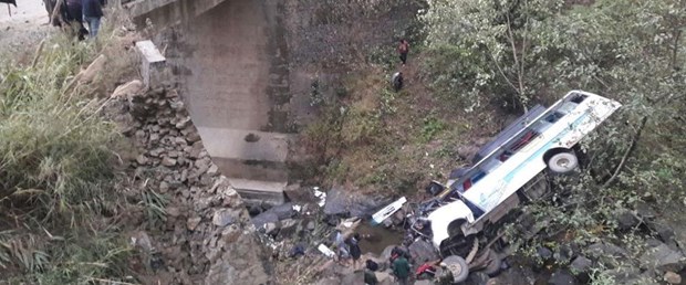hindistan trafik kaza270317.jpg