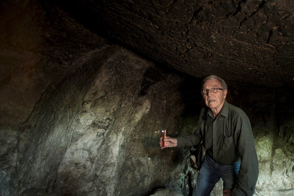 İsrailli arkeolog Aryeh Shimron'a göre Hz.İsa ve ailesinin mezarı Kudüs'ün doğusundaki Talpiot Mezarlığı'nda bulunuyor. 
