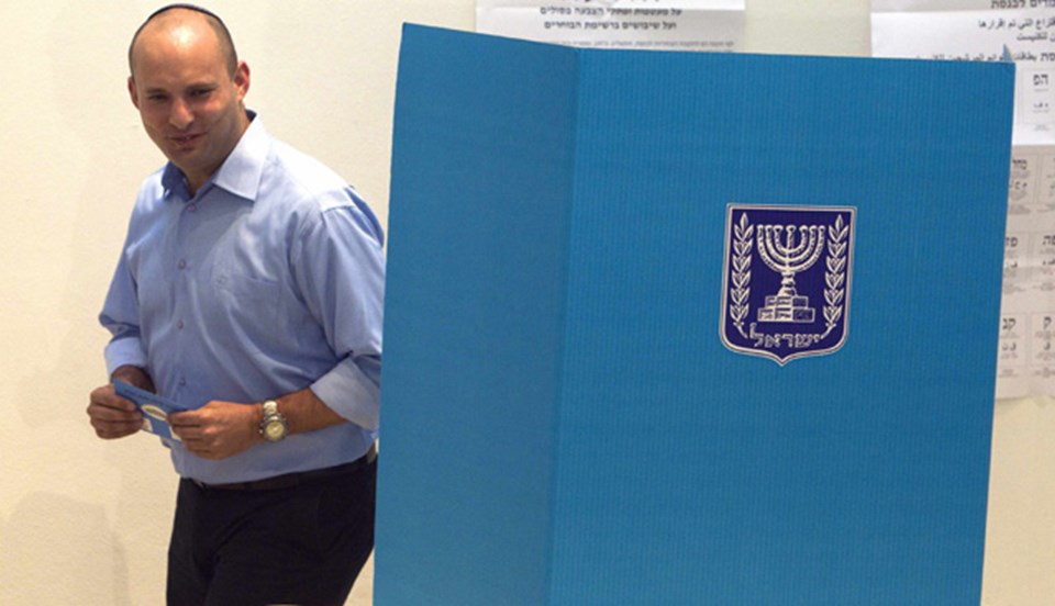 Başbakan Netanyahu'nun en tehlikeli rakibinin, eski yardımcısı Yahudi Evi Partisi lideri Bennett olduğu belirtiliyor.