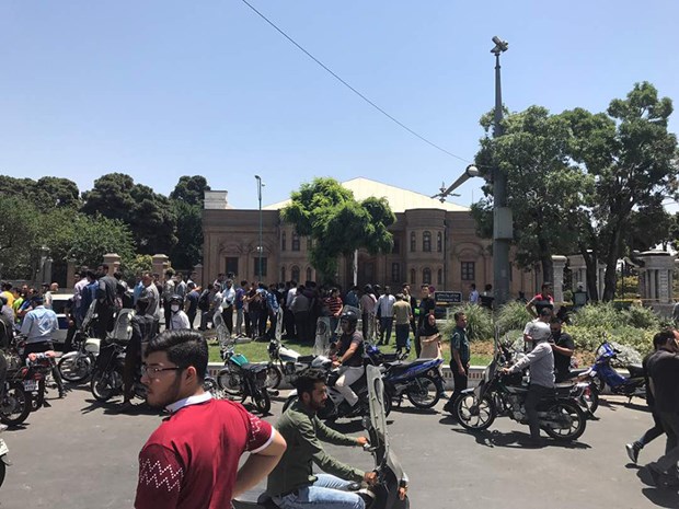 iran meclisi ile ilgili görsel sonucu