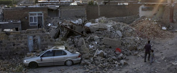 iran-deprem-belucistan150515.jpg