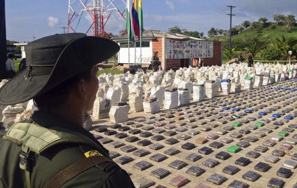 Kolombiya'da piyasa değeri 250 milyon dolar olan 8 ton kokain ele geçirildi.