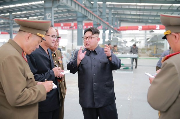 Güney Kore ve ABD'yi Kore yarımadasında "savaş çıkarmak"la suçlayan Kuzey Kore lideri Kim Jong Un iki ülkeyi nükleer silahla tehdit etti. ,GWhjV6e7bUmu1xm1wY27Ag