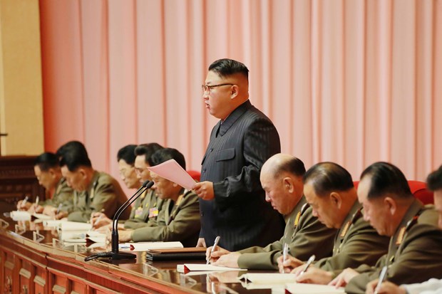 Güney Kore ve ABD'yi Kore yarımadasında "savaş çıkarmak"la suçlayan Kuzey Kore lideri Kim Jong Un iki ülkeyi nükleer silahla tehdit etti. ,KaWXRaYWlE2fL1CS4qd9Yg