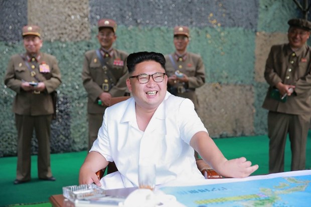 Güney Kore ve ABD'yi Kore yarımadasında "savaş çıkarmak"la suçlayan Kuzey Kore lideri Kim Jong Un iki ülkeyi nükleer silahla tehdit etti. ,ZfsJRE7JJ0ahG2RTh_wF9Q