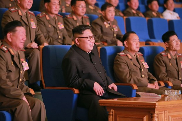 Güney Kore ve ABD'yi Kore yarımadasında "savaş çıkarmak"la suçlayan Kuzey Kore lideri Kim Jong Un iki ülkeyi nükleer silahla tehdit etti. ,mffkbLA6hU-wjIm6Ju8D5g