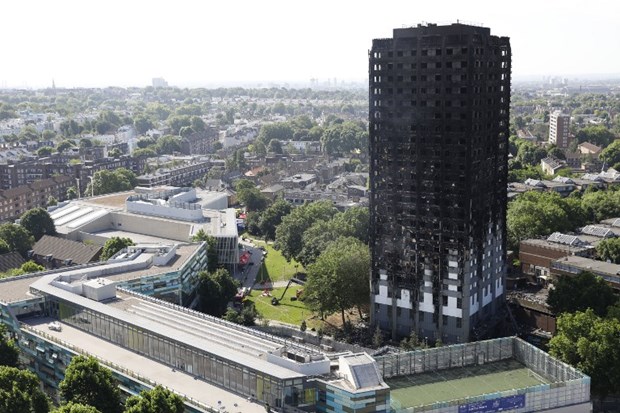 Başkent Londra'daki Grenfell Tower isimli 24 katlı bina alevler içinde kül oldu, yetkililer ölü sayısının 17 olduğunu bildirdiler. ,UWQVGDIKTEm1rXqGfNziAQ