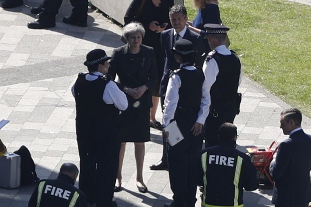 Başkent Londra'daki Grenfell Tower isimli 24 katlı bina alevler içinde kül oldu, yetkililer ölü sayısının 17 olduğunu bildirdiler. ,ceLuRge7dEaFcs6IZXMKIQ