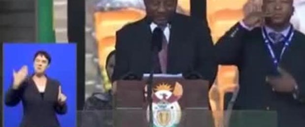 Mandela'nın cenaze töreninde skandal