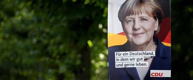 merkel almanya seçim başbakan anket120817.jpg