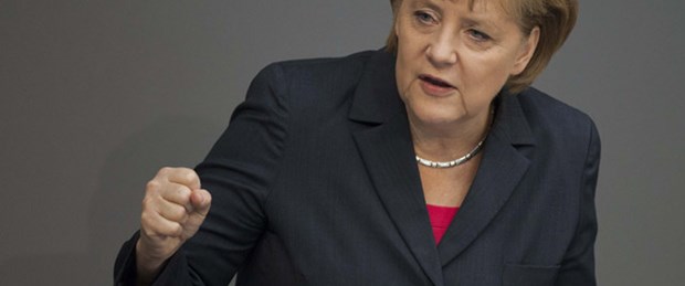 Merkel'den Euro Bölgesi'ne rest