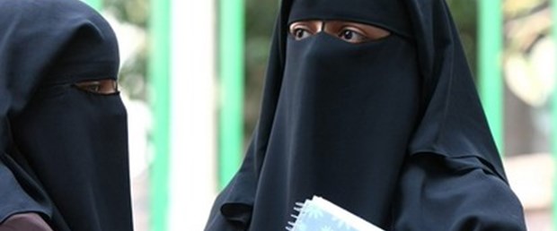 mısır-burka-üniversite011015.jpg