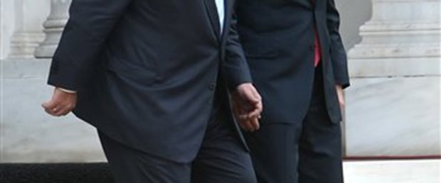Papandreu: Hem Başbakan hem bakan