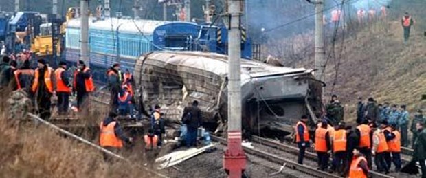 Rusya'da tren raydan çıktı: 39 ölü