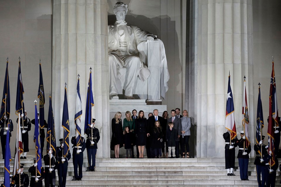 Donald Trump yemin töreni için Washington'a ailesiyle birlikte geldi. 

