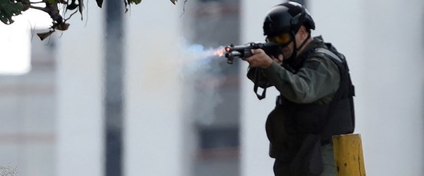 venezuela askeri ayaklanma060817.jpg