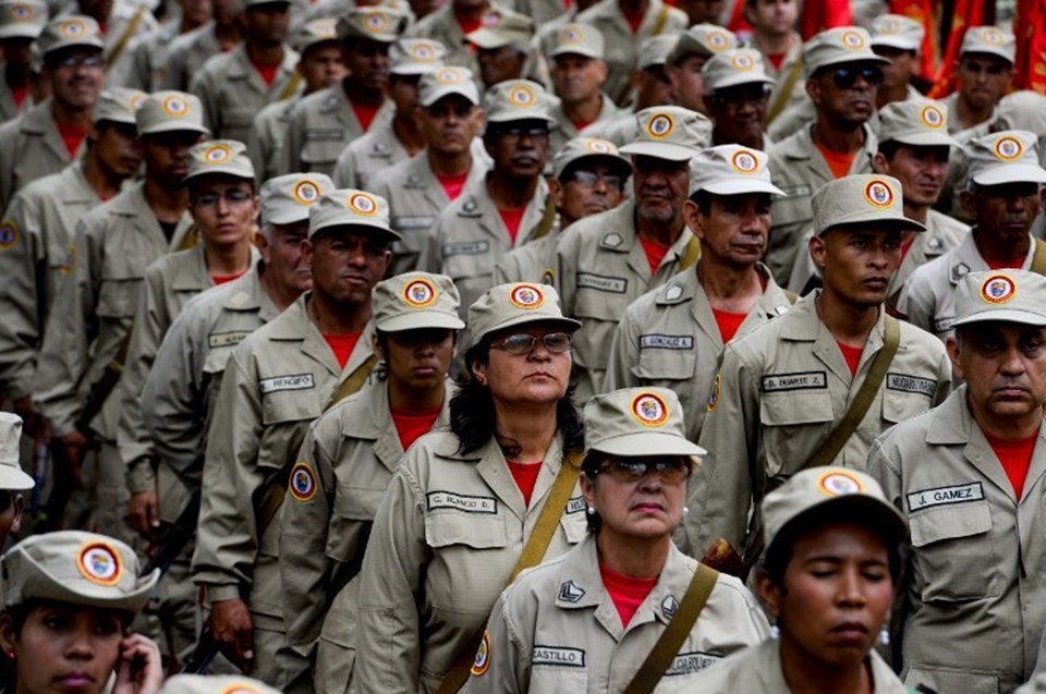 Venezuela Devlet Başkanı Maduro 100 bin olan Bolivarcı milis sayısını 500 bine çıkaracaklarını söyledi.