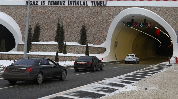 Ilgazcalı 15 Temmuz İstiklal Tüneli bugün açıldı. Tünel, yaklaşık 35 dakikada aşılan Ilgaz Dağı yolunu geçiş süresini 8 dakikaya düşürecek. ,6L_m5DGcY0-IoKTrxvG5ew