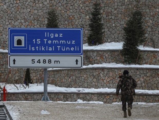 Ilgazcalı 15 Temmuz İstiklal Tüneli bugün açıldı. Tünel, yaklaşık 35 dakikada aşılan Ilgaz Dağı yolunu geçiş süresini 8 dakikaya düşürecek. ,D4Odj2ve6ESFIGi1zQAlmA