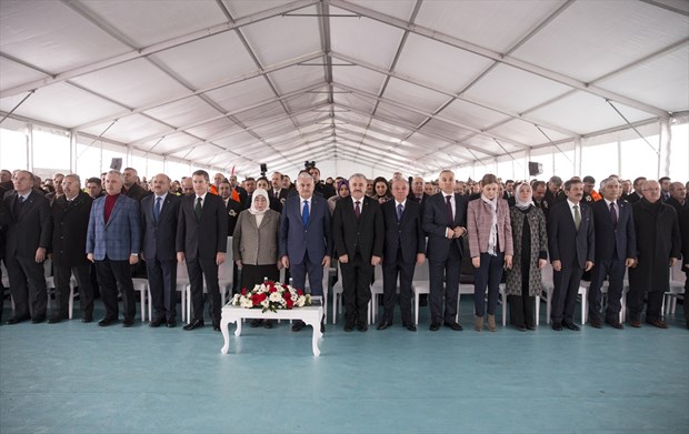 Ilgazcalı 15 Temmuz İstiklal Tüneli bugün açıldı. Tünel, yaklaşık 35 dakikada aşılan Ilgaz Dağı yolunu geçiş süresini 8 dakikaya düşürecek. ,wqxpirYDBEqBIvCd9TEnkQ