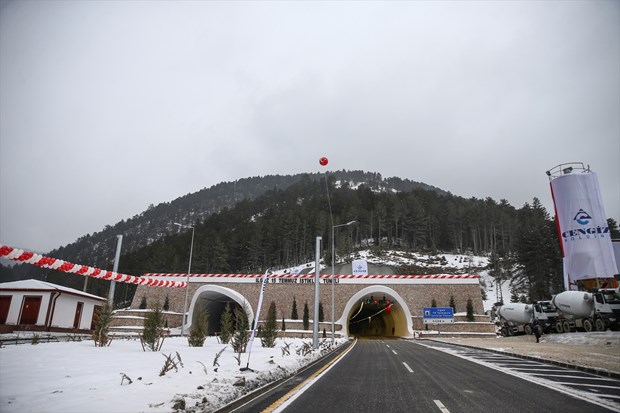 Ilgazcalı 15 Temmuz İstiklal Tüneli bugün açıldı. Tünel, yaklaşık 35 dakikada aşılan Ilgaz Dağı yolunu geçiş süresini 8 dakikaya düşürecek. 345-bin-saatlik-tasarruf,3wCbx30nLkKNxZm6sviMag