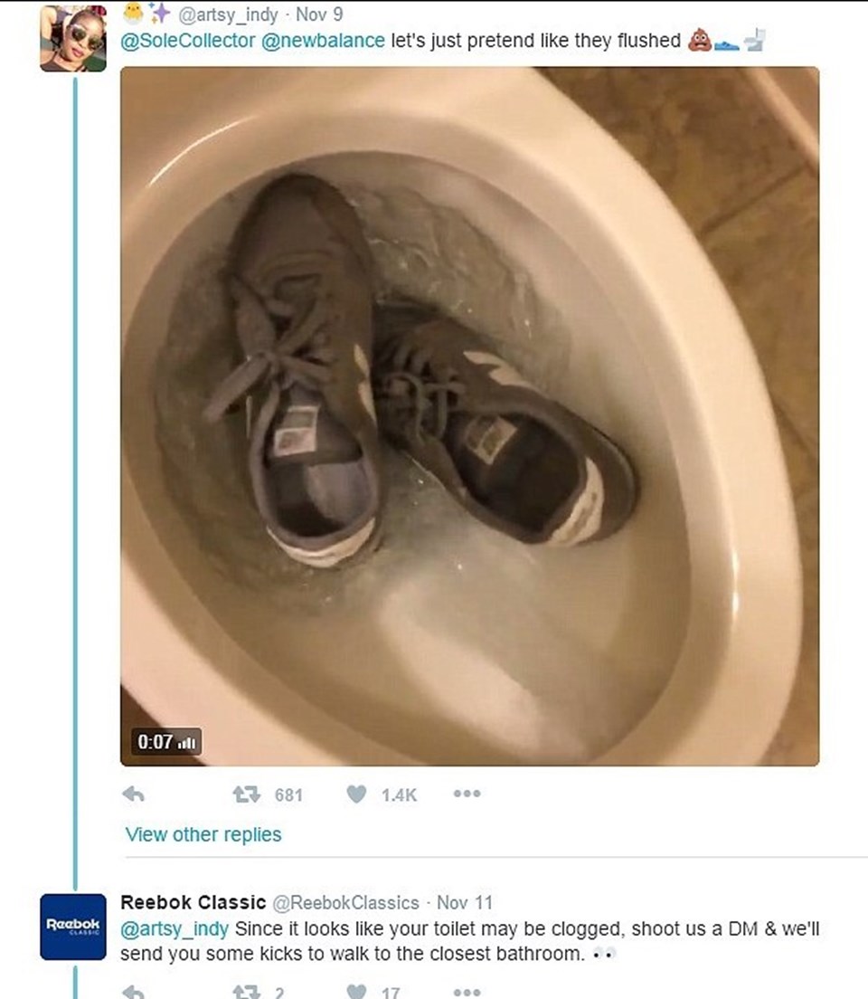 Reebok ayakkabısını klozete atan bir Twitter kullanıcısına yenisini göndermeyi teklif etti.