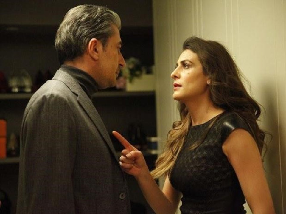 Star TV'de ekranlara gelen "Paramparça" dizisi son dönem en çok izlenen diziler arasında...