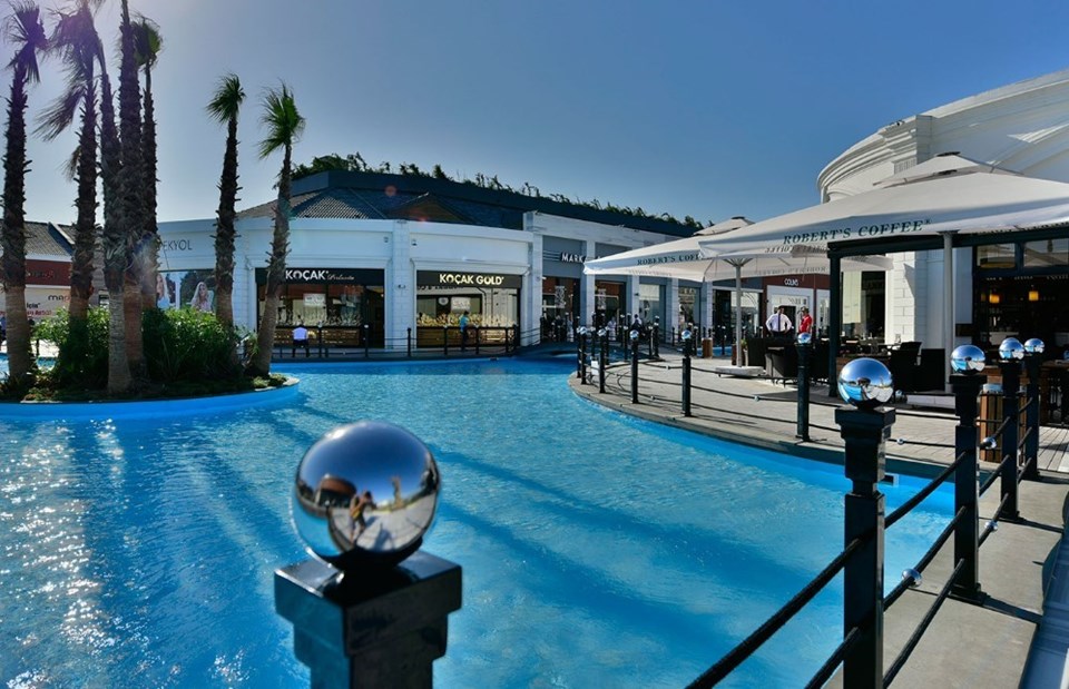 Şirketin projeleri arasında Viaport Marina da var.
