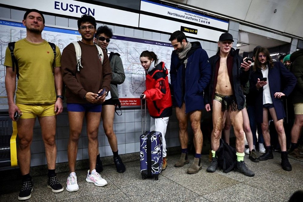 Londra’da Pantolonsuz Günü kutlaması 4 Londra'da Pantolonsuz Günü kutlaması - 4