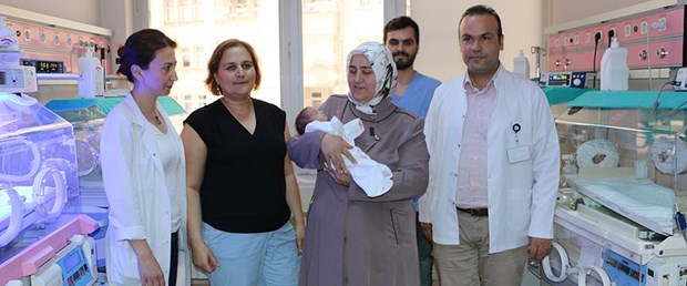 Anne karnındaki bebeğe 4 kez kan nakli yapıldı.jpg