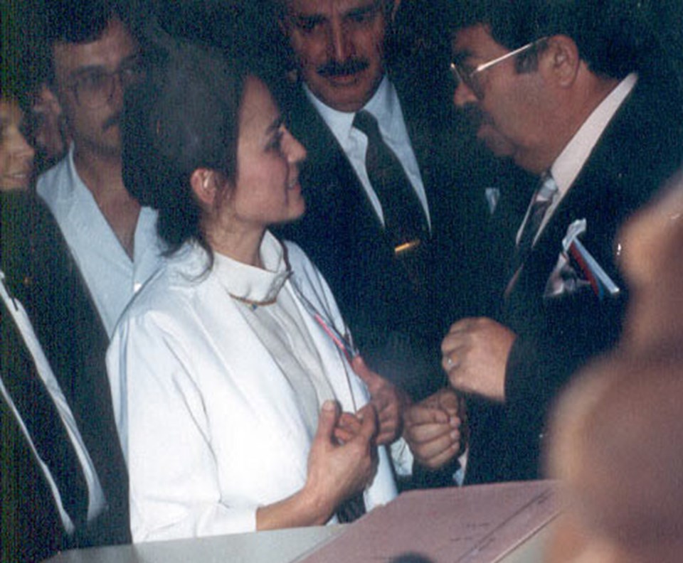 Dr. Serap Aka, 8. Cumhurbaşkanı merhum Turgut Özal ile birlikte.