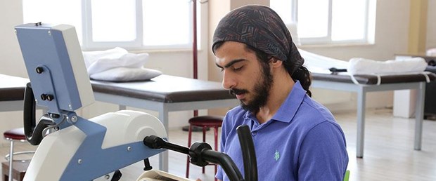 Fizik tedaviyle ayağa kalkıp uzay mühendisliği için adım attı.jpg