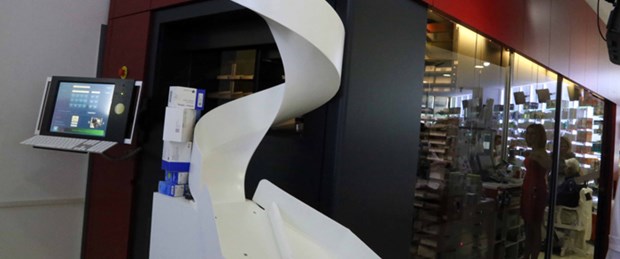 "Robot eczacı" iş başı yaptı