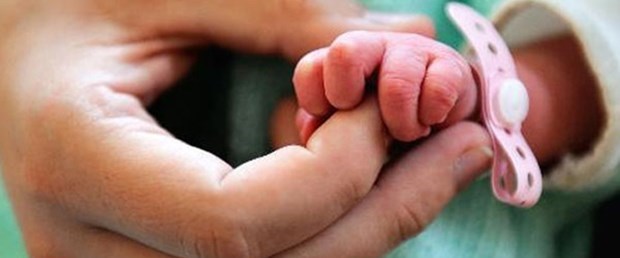 Üç ebeveynli bebek uygulaması İngiltere'de başlıyor.jpg