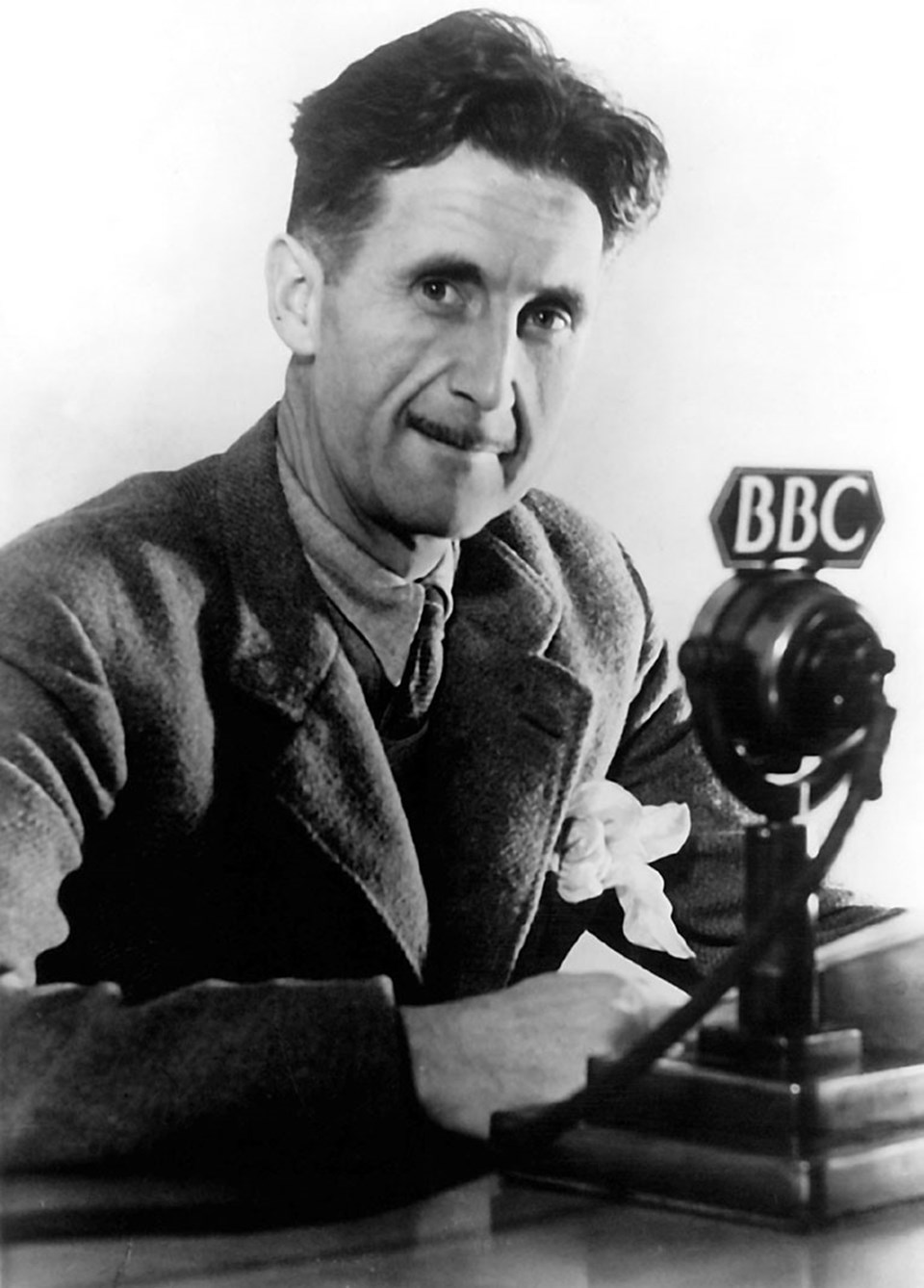 "1984"ün yazarı George Orwell
