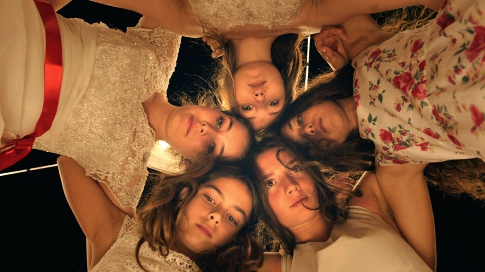 Deniz Gamze Ergüven'in yönettiği Mustang filmi, "En iyi yabancı film" kategorisinde yarıştı.