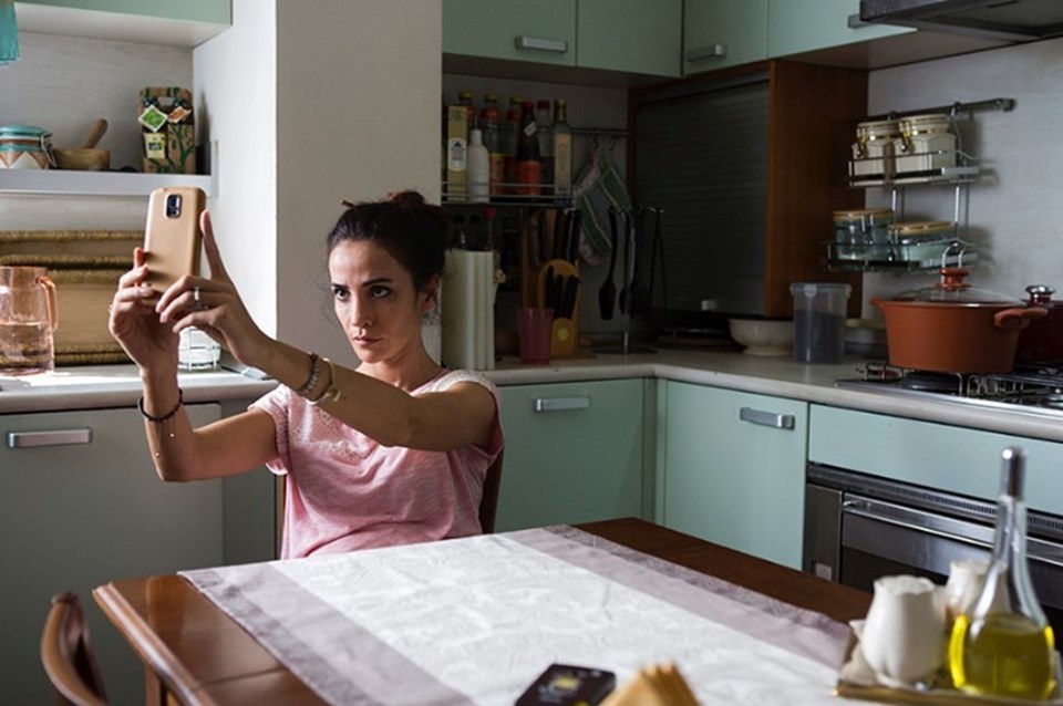 Filmde Songül Öden, Tülay Günal, Tolga Tekin, Serkan Keskin, Eraslan Sağlam, Esme Madra gibi isimler rol alıyor.